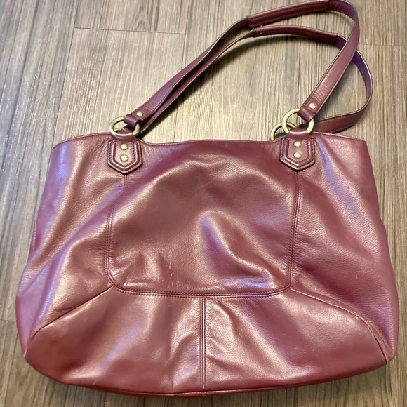 Burgundy Coach bag minimal signs of wear - Picture 8 of 11